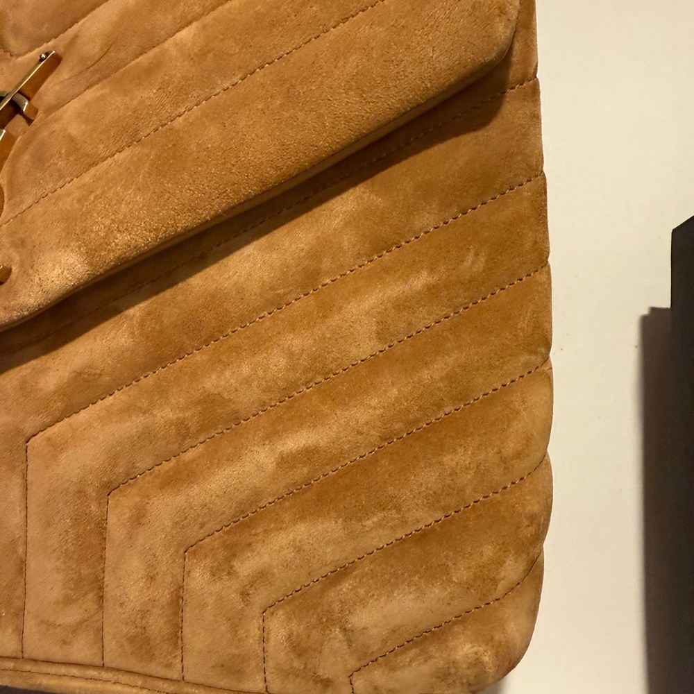 ***MINT CONDITION*** Medium YSL Suede Loulou Shoulder Bag in Camel - Picture 5 of 14